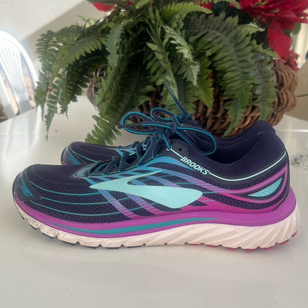 Brooks Glycerin 15 wmn size 12B running Shoes 1202471B415 blue/purple EUC